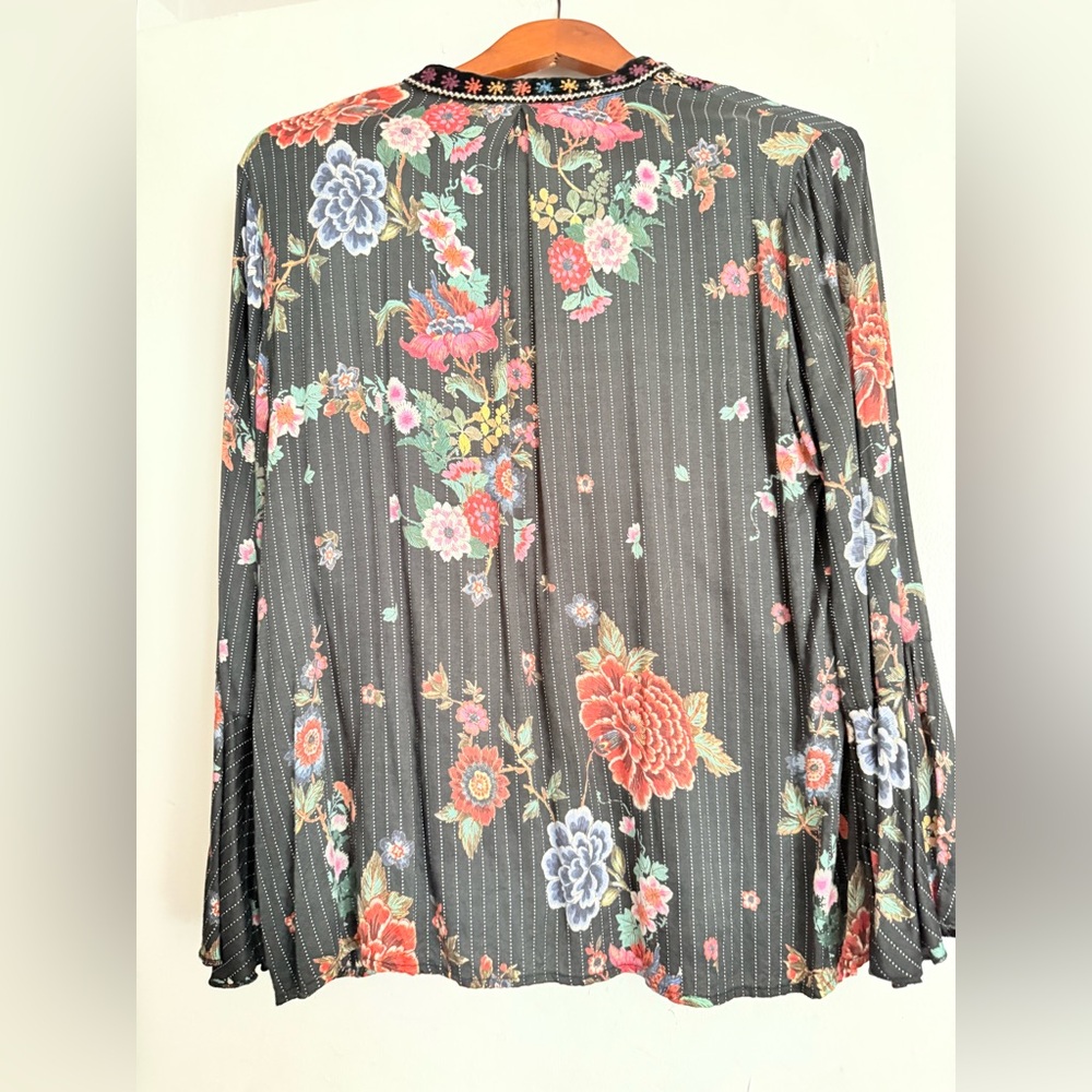 Black and Multicolored Graphic Bell Sleeve Blouse - Picture 4 of 5